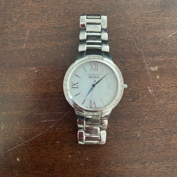 CITIZEN ECODRIVE SILVER TONE BRACET WATCH W/ TINY DIAMOND CHIP ACCENTS. - Picture 6 of 16